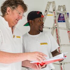 Alles Nötige zur Hand Maler Köln | Galerie | Besprechung der Vorgehensweise bei anstehenden Malerarbeiten