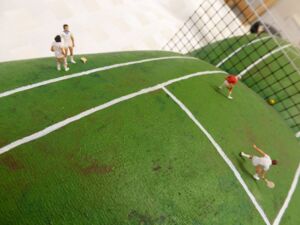 Galerie - Kissen, Leinwand, Modellfiguren, Draht bemalt